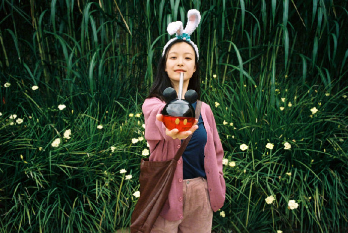 倪妮香港迪士尼可爱俏皮图片59