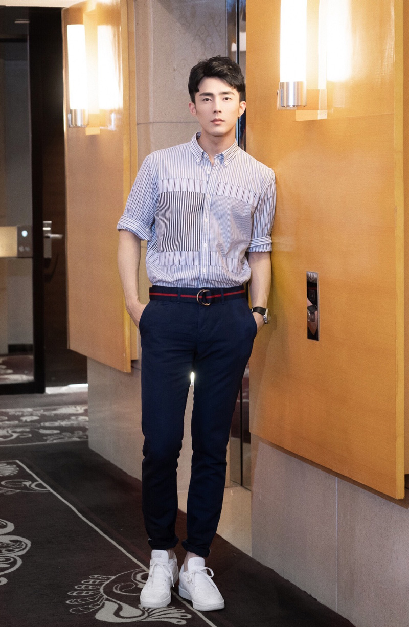 > 裴子添清爽帅气活动照图片(4/7)