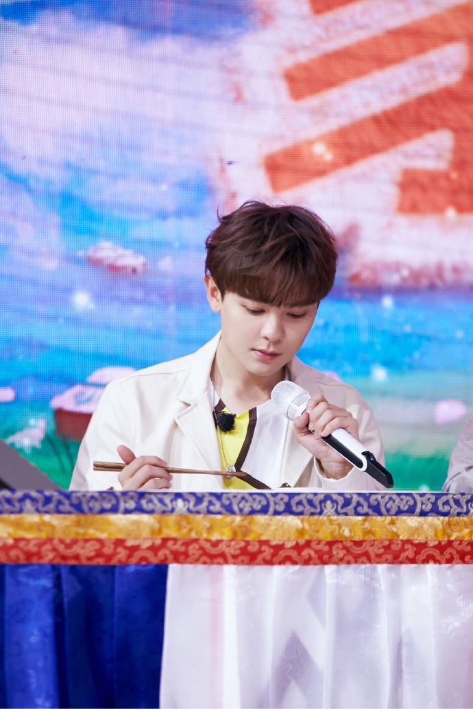 简介:尤长靖简约大方写真图片,分享一组尤长靖图片给大家,图中的明星