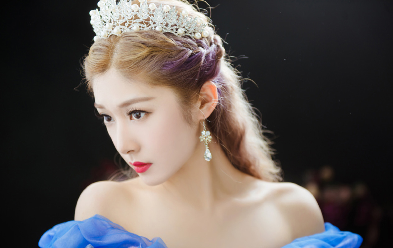 图片,分享一组王双图片给大家,图中的明星图片壁纸会点缀你的电脑桌面