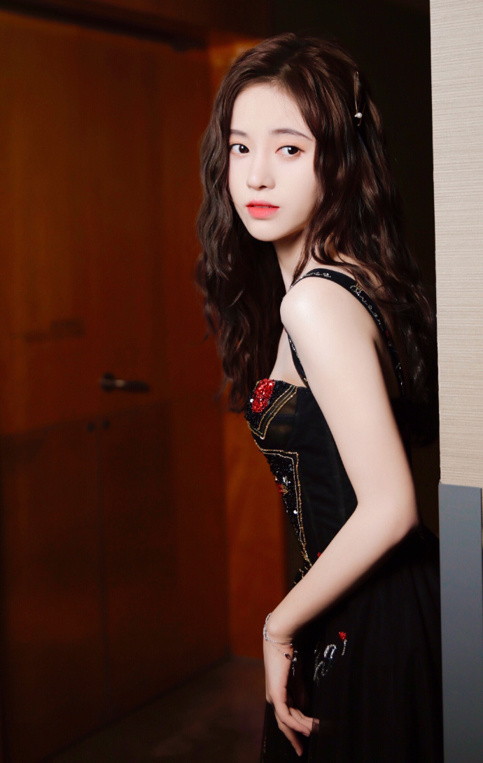 鞠婧祎惊艳女王范儿性感写真图片24