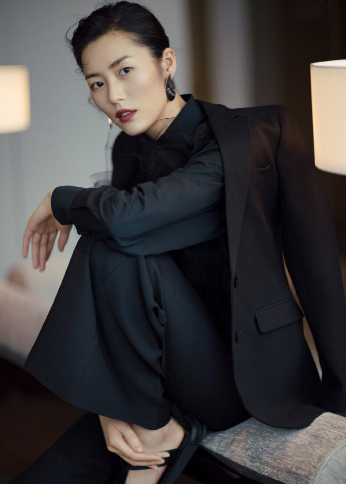 简介:刘雯性感魅力时尚大片写真图片,分享一组刘雯图片给大家,图中的