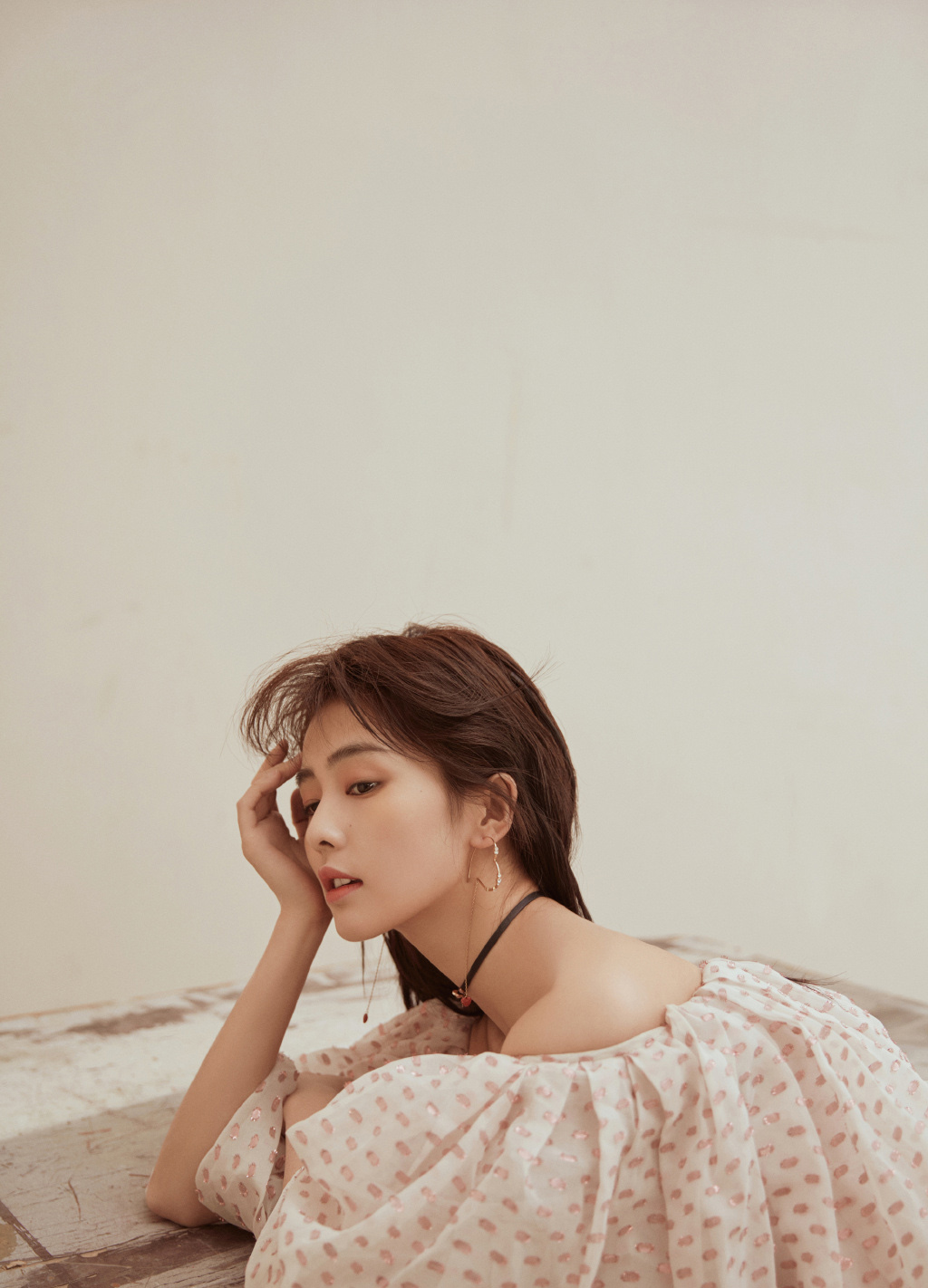 >  >  >  >  > 白鹿乖巧性感写真图片(2/3)