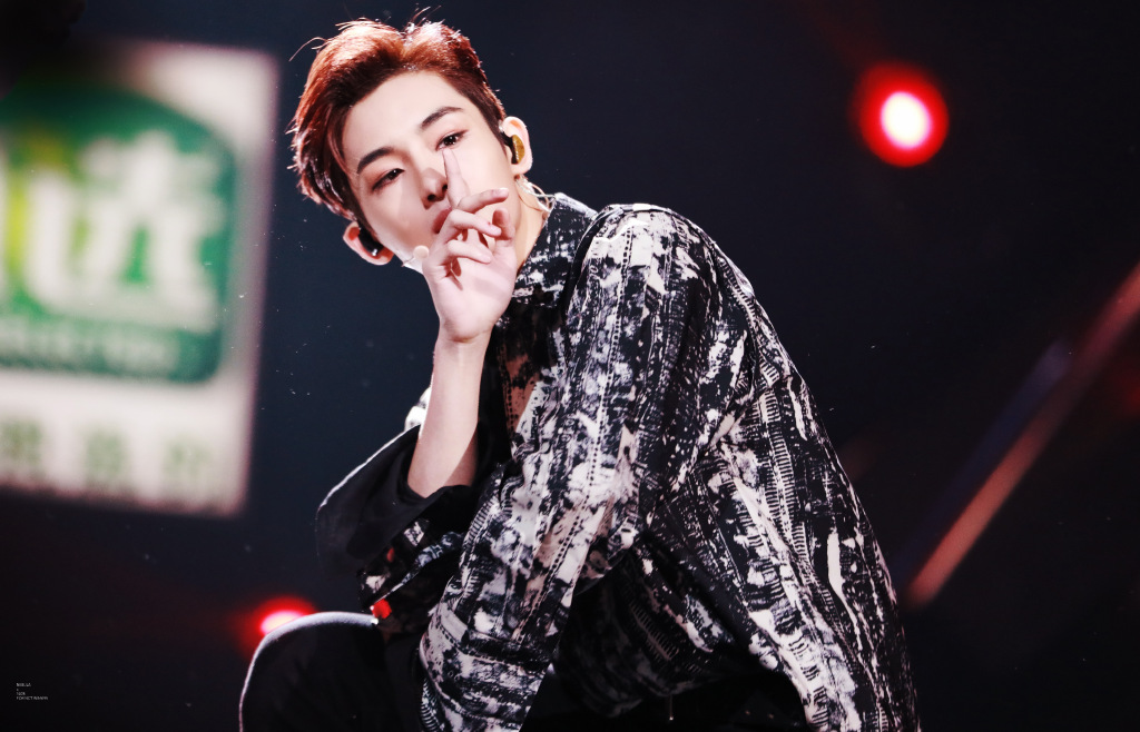 董思成型男帅气舞台照图片210