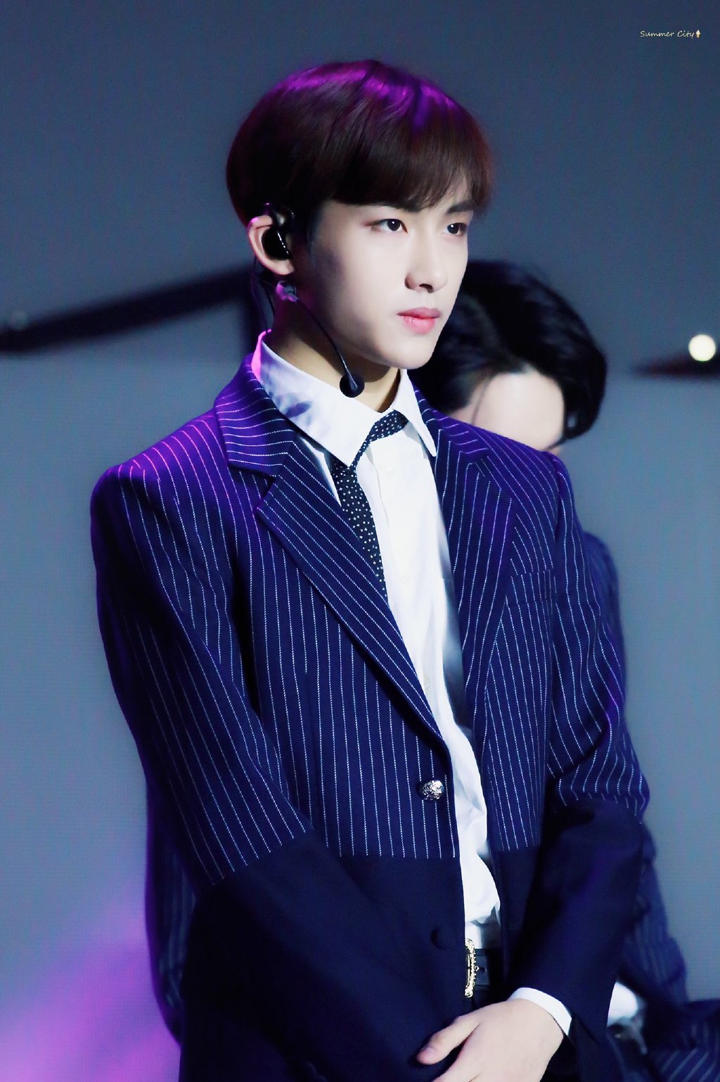 董思成帅气舞台照图片57