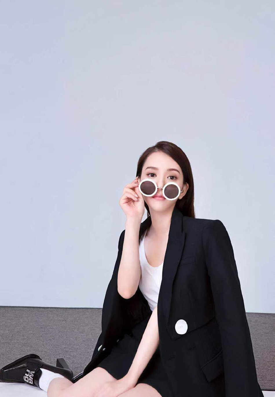 简介:天王嫂方媛性感时尚写真图片,分享一组方媛图片给大家,图中的