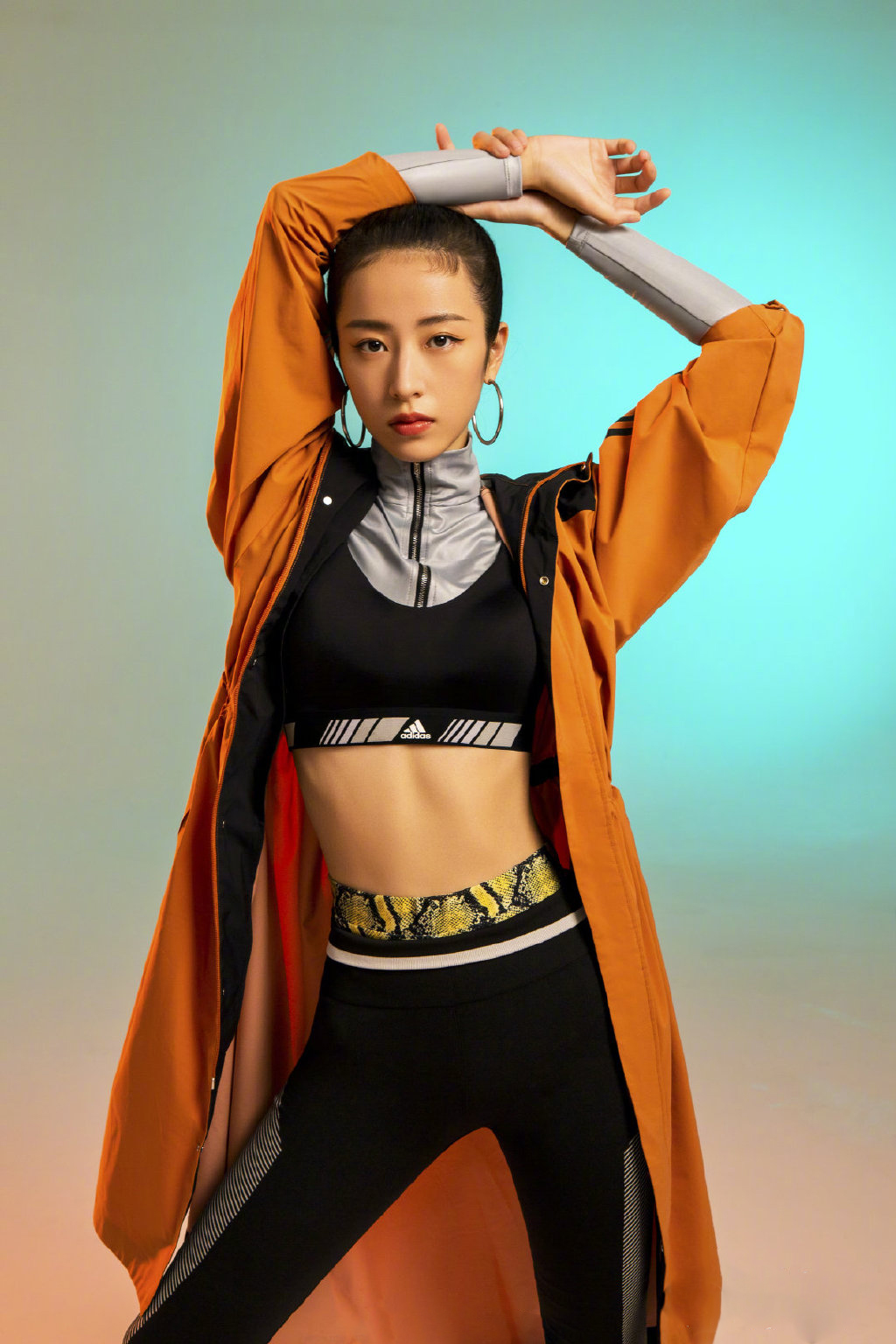 周雨彤复古运动系写真图片24