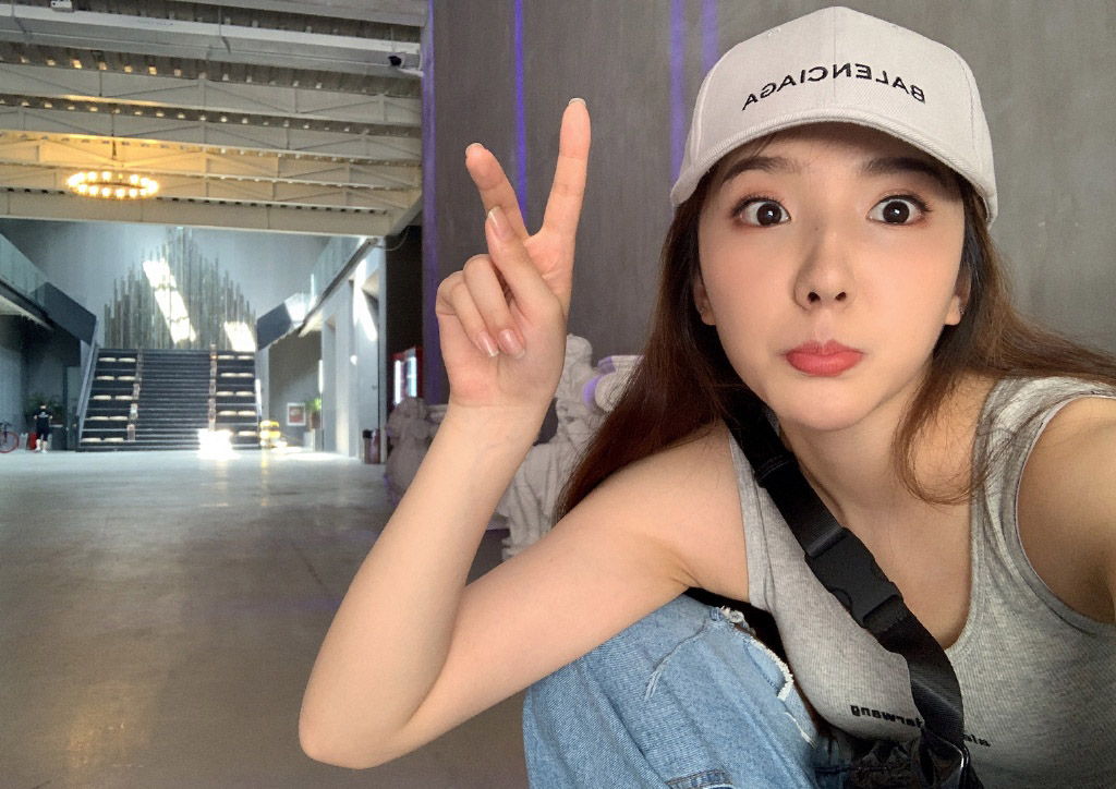 分享一组苏晓彤图片给大家,图中的明星图片壁纸会点缀你的电脑桌面