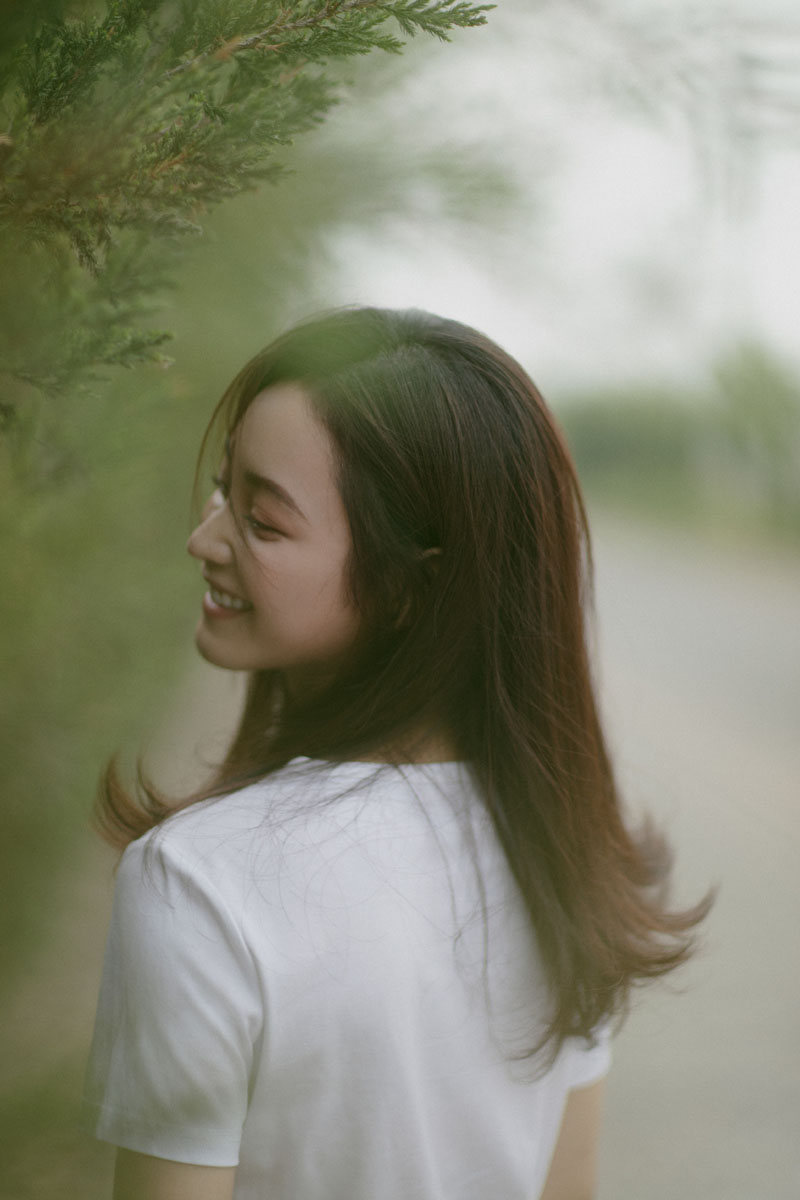 简介:王一菲清新养眼写真图片,分享一组王一菲图片