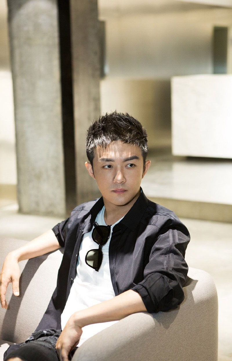 李泽锋帅气养眼活动照图片59