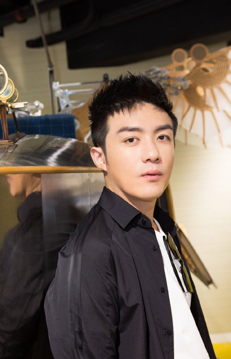 李泽锋帅气养眼活动照图片89