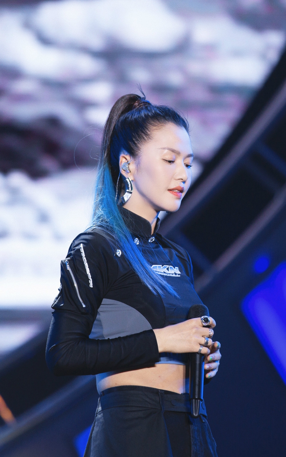 谭维维青岛音乐节酷帅图片69