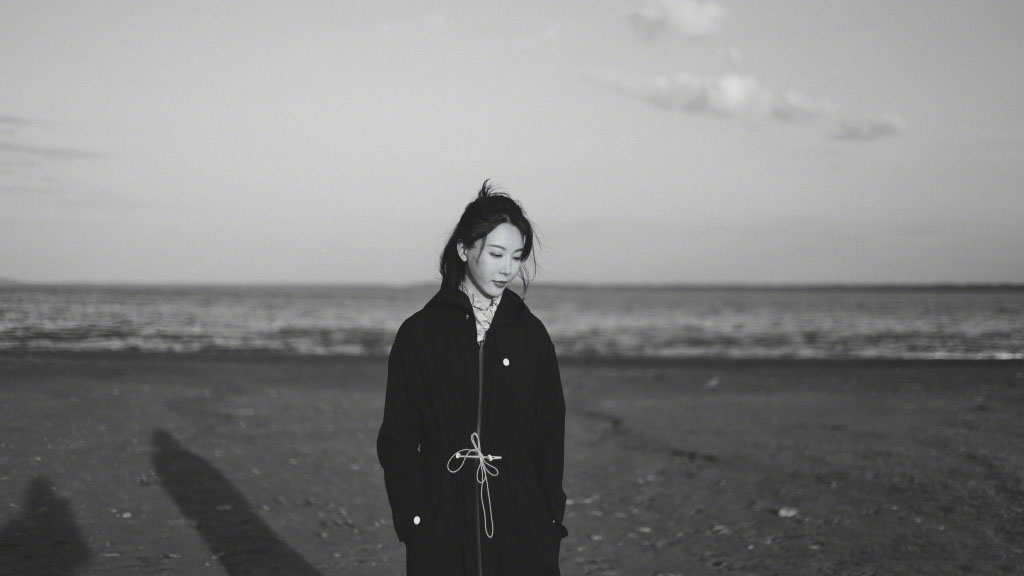 陈数内蒙古私服写真图片,分享一组陈数图片给大家,图中的明星图片壁纸