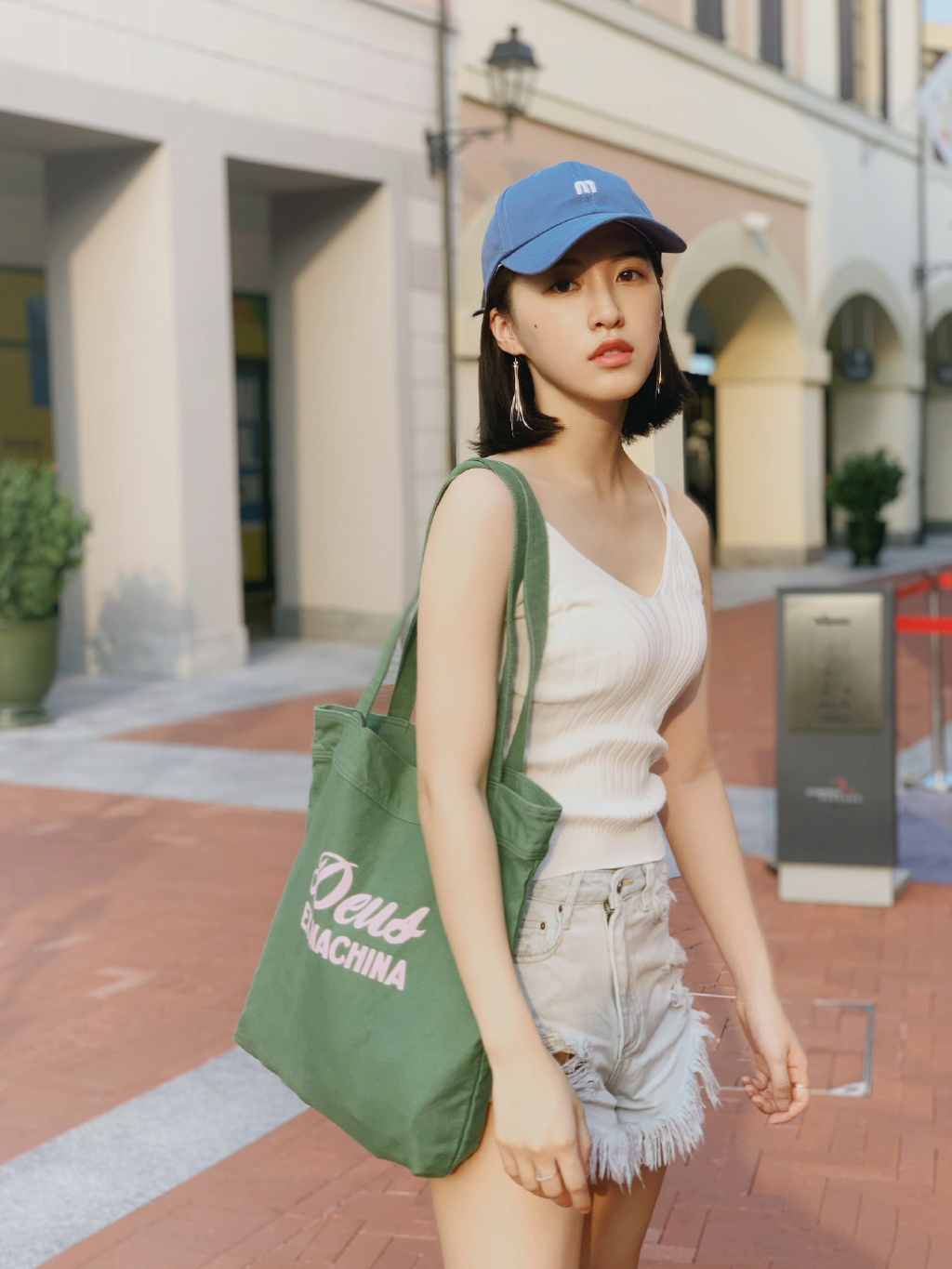 杜雨宸简约靓丽街拍图片25