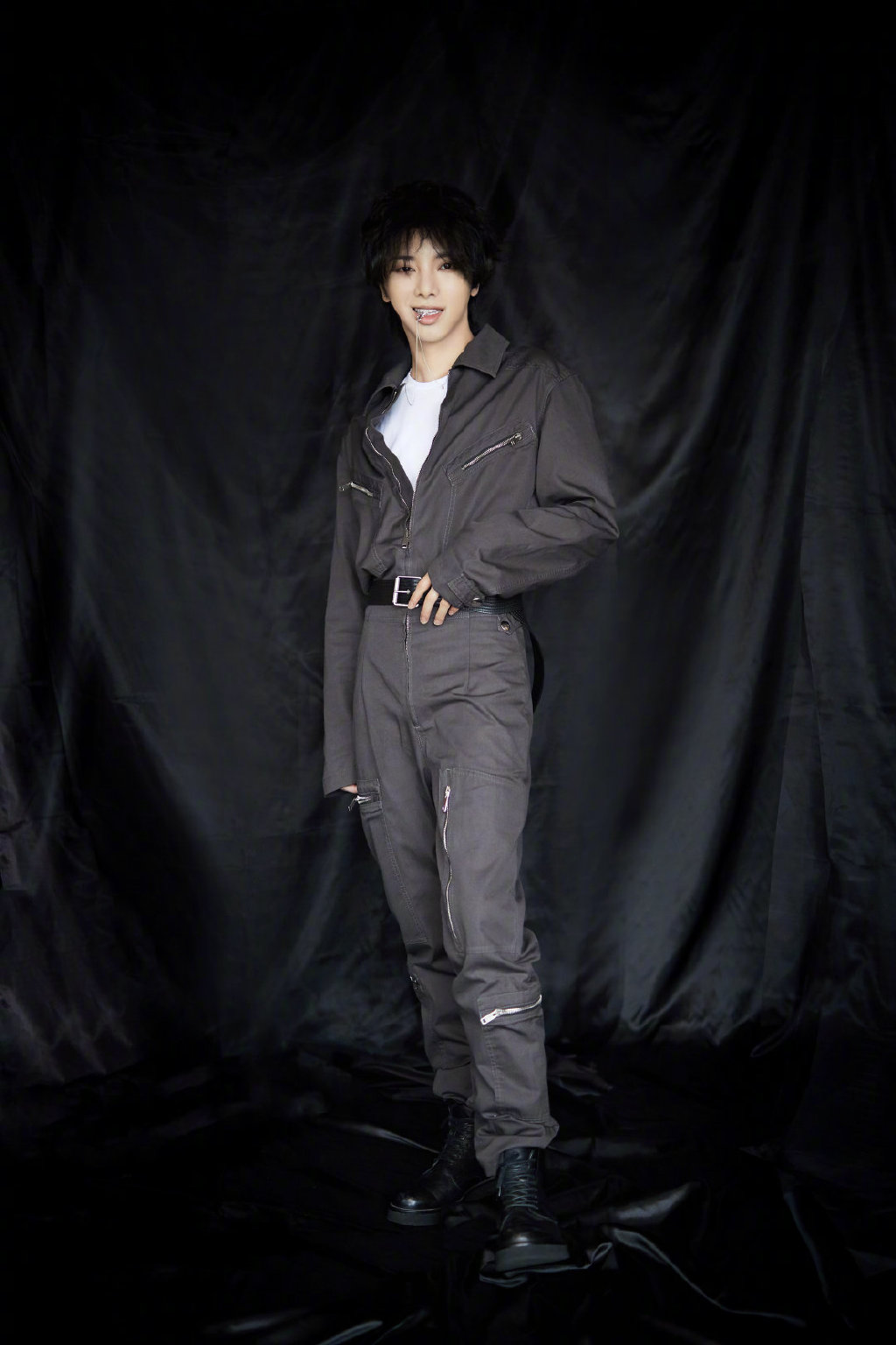 华晨宇利落工装写真图片58