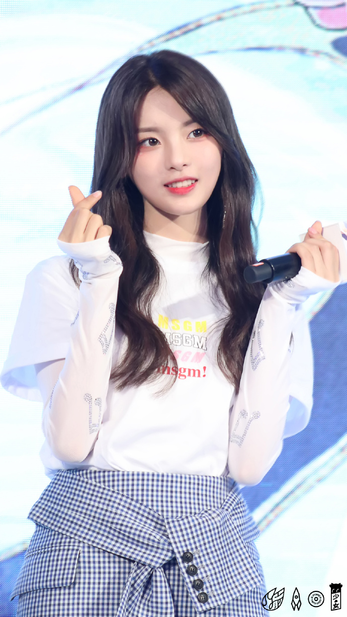 杨超越甜美代言活动图片56