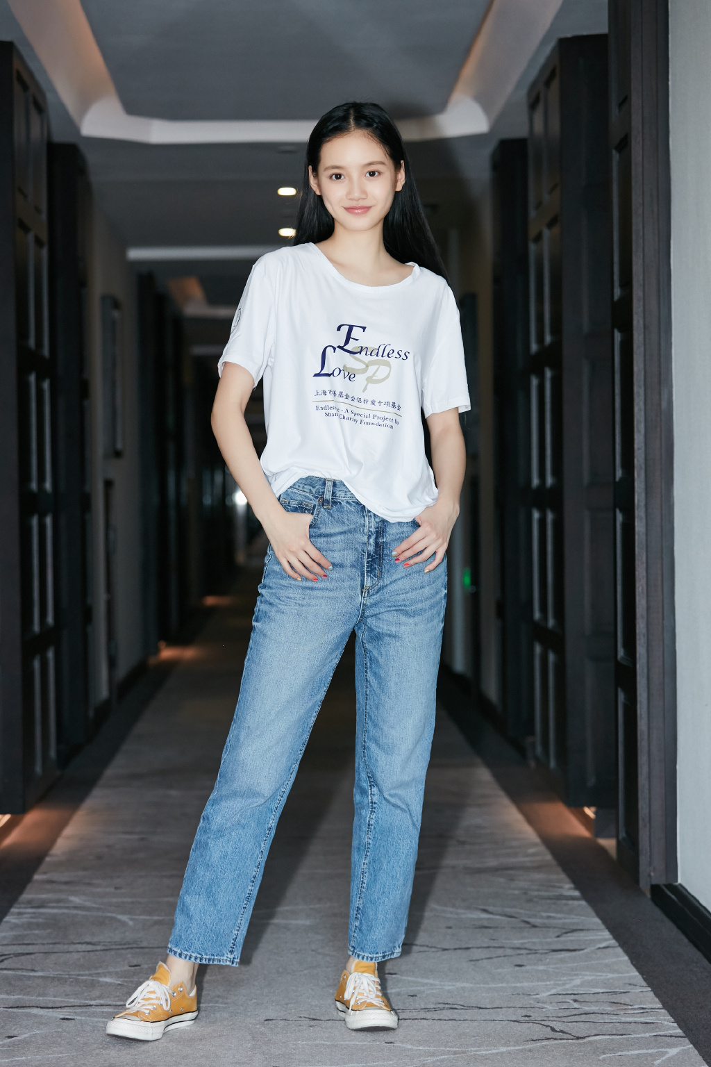 孙伊涵白衫俏皮活动图片16