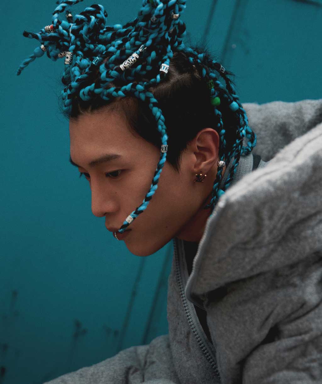 范丞丞蓝发脏辫前卫街拍写真图片79