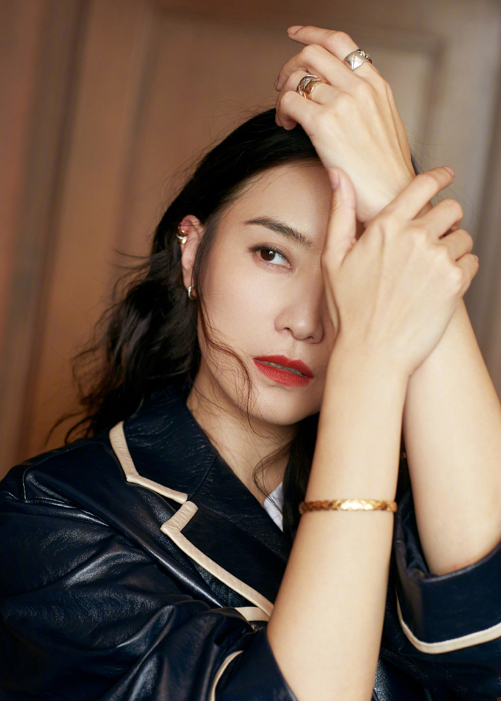 宋佳酷黑风写真图片44