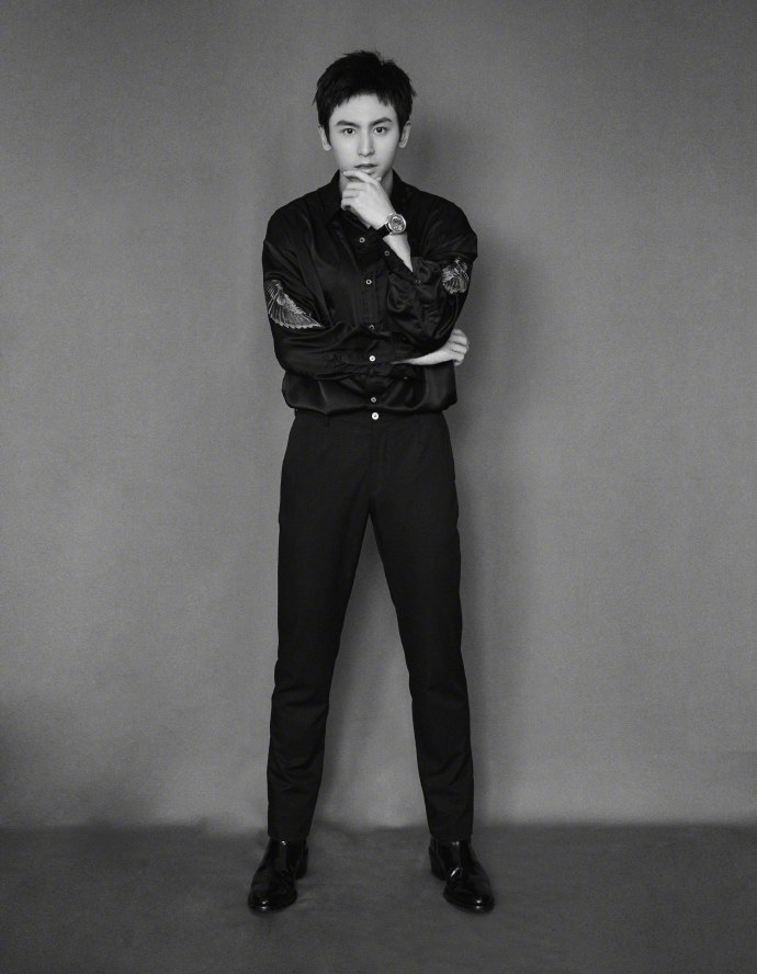 张哲瀚清爽帅气写真图片26