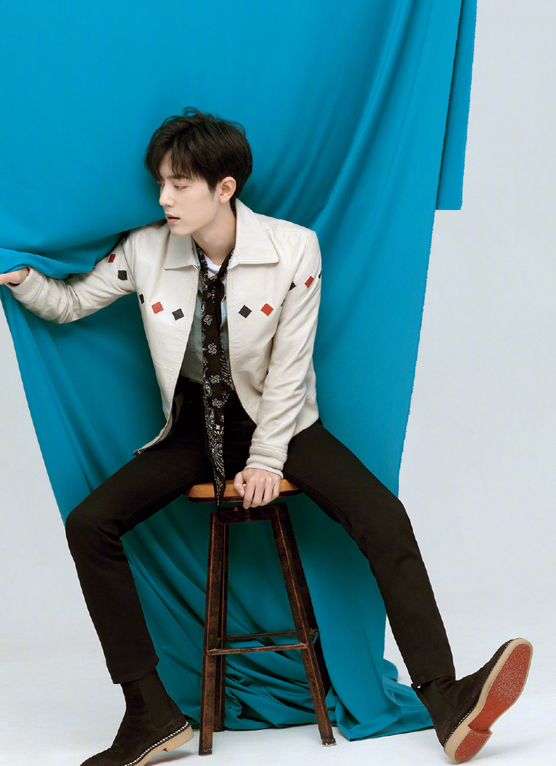 肖战帅气迷人时尚写真大片19