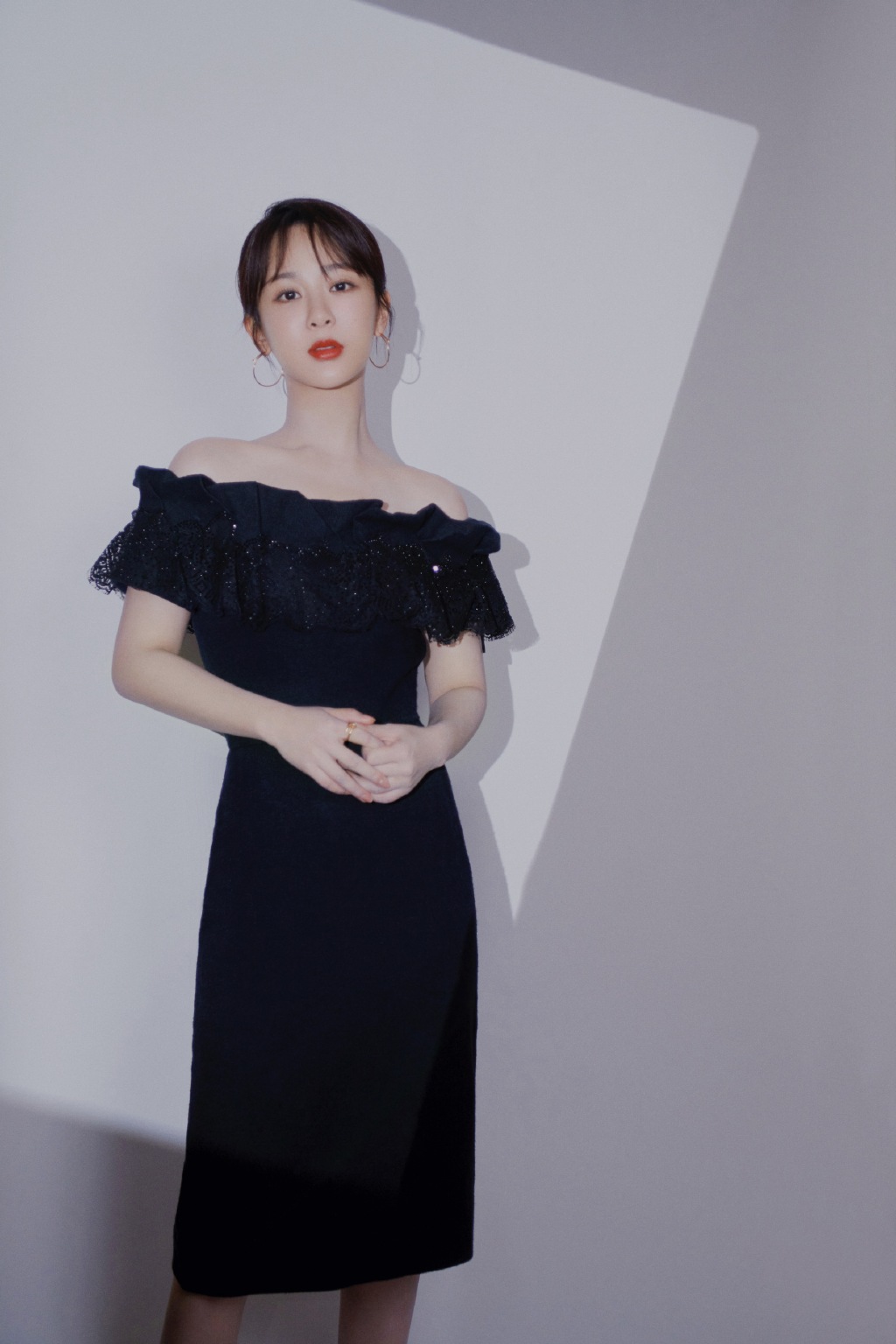 杨紫露肩礼服浪漫性感写真图片24