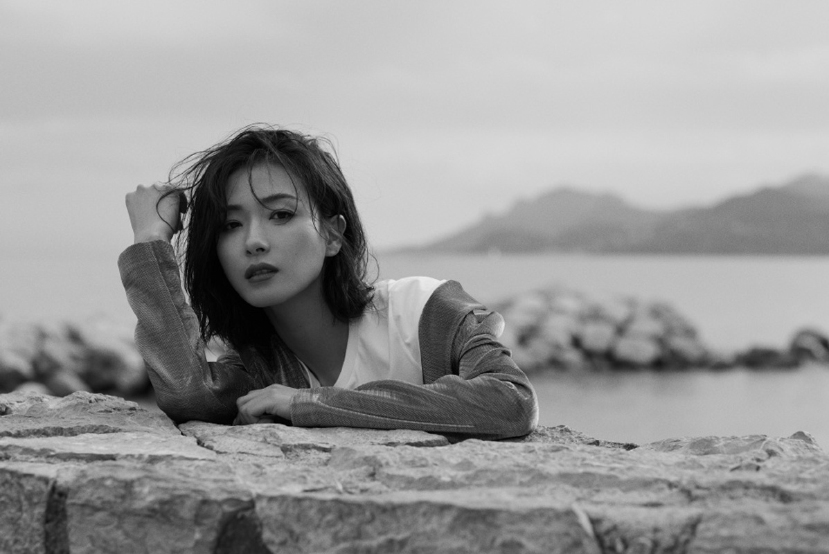 万茜优雅魅力旅拍写真图片69