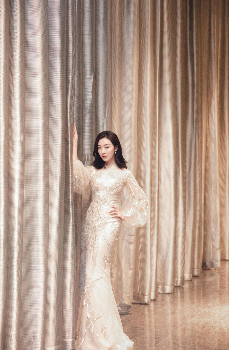 菅纫姿优雅迷人活动写真图片16