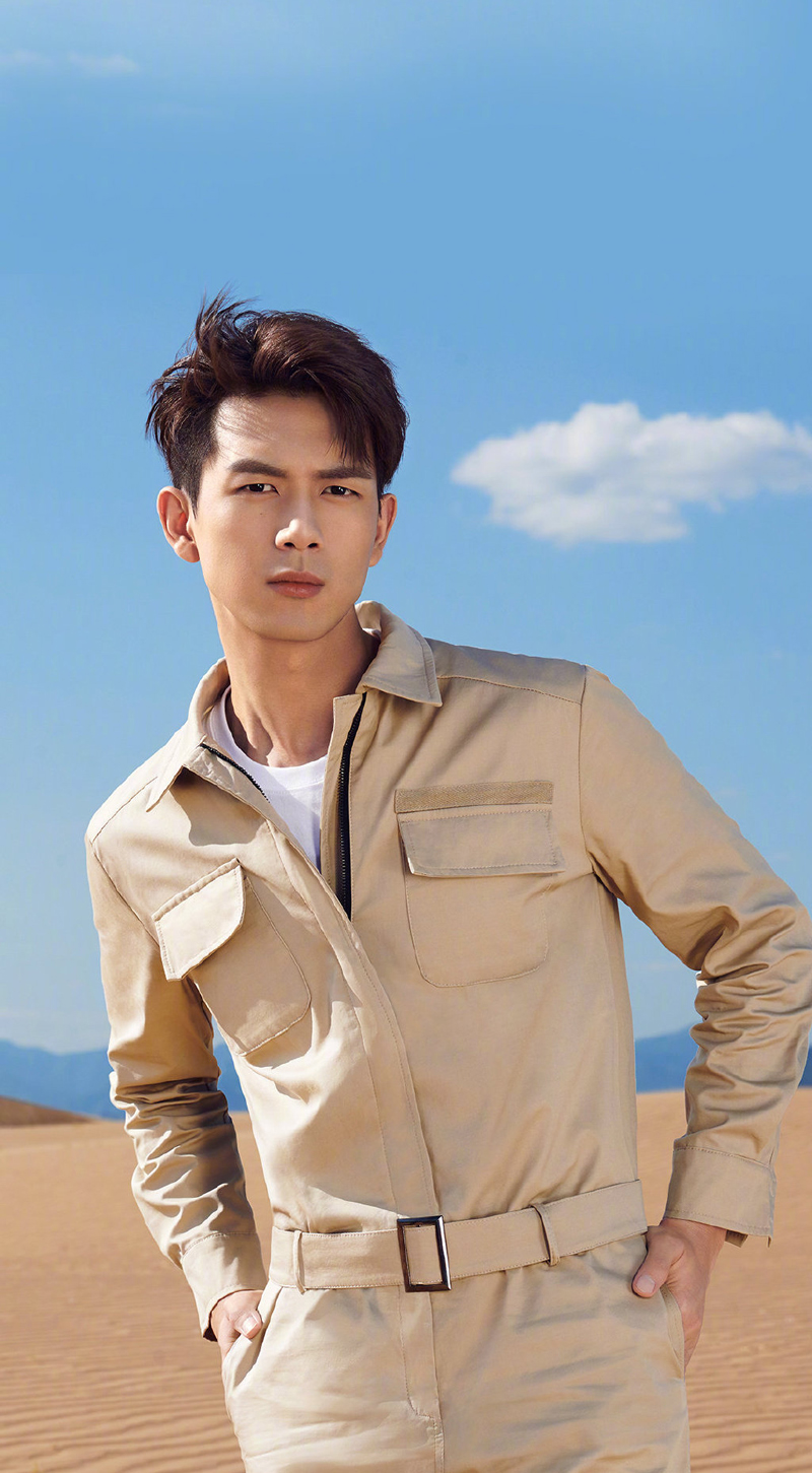 李现超帅沙漠写真图片,李现图片