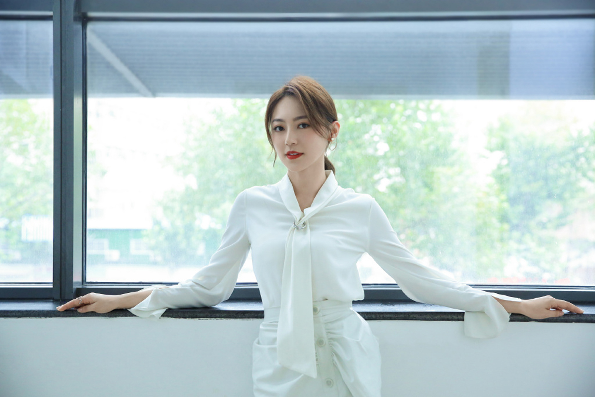 黄梦莹优雅知性写真图片16