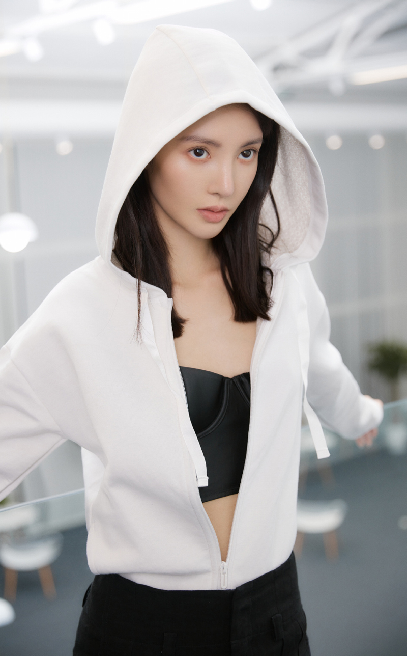 金晨休闲运动风性感写真图片25