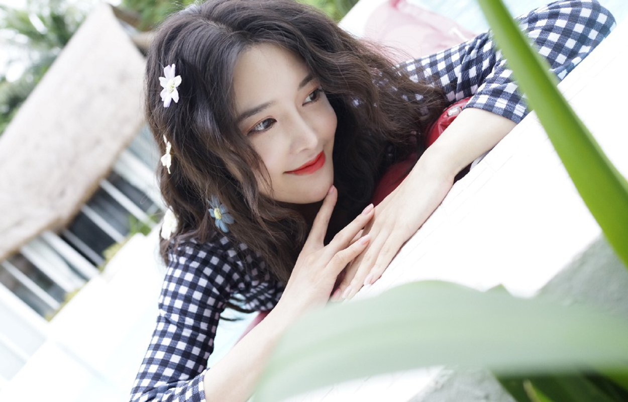 张璇性感比基尼泳池写真图片33