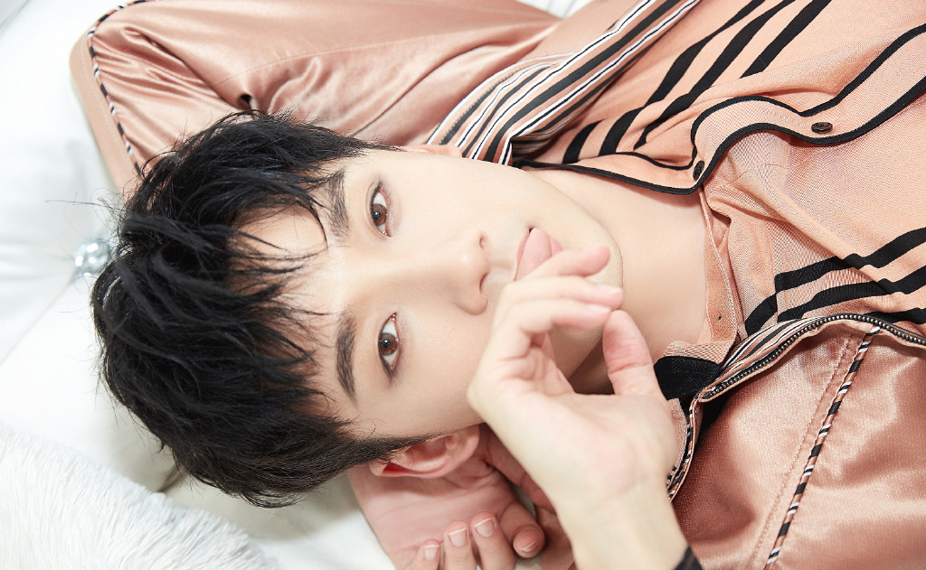 李泊文慵懒帅气居家写真33