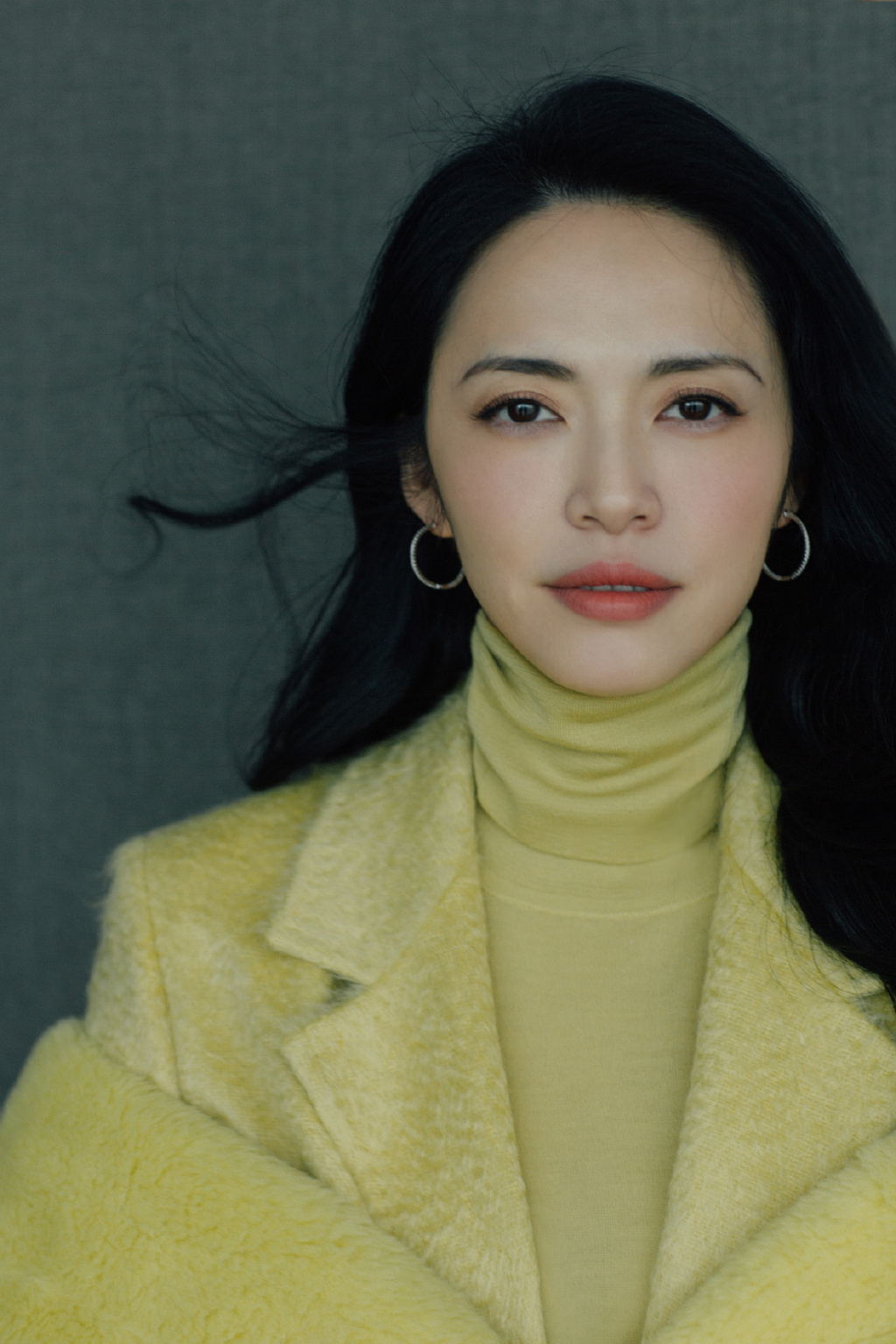 姚晨鹅黄色典雅写真图片16