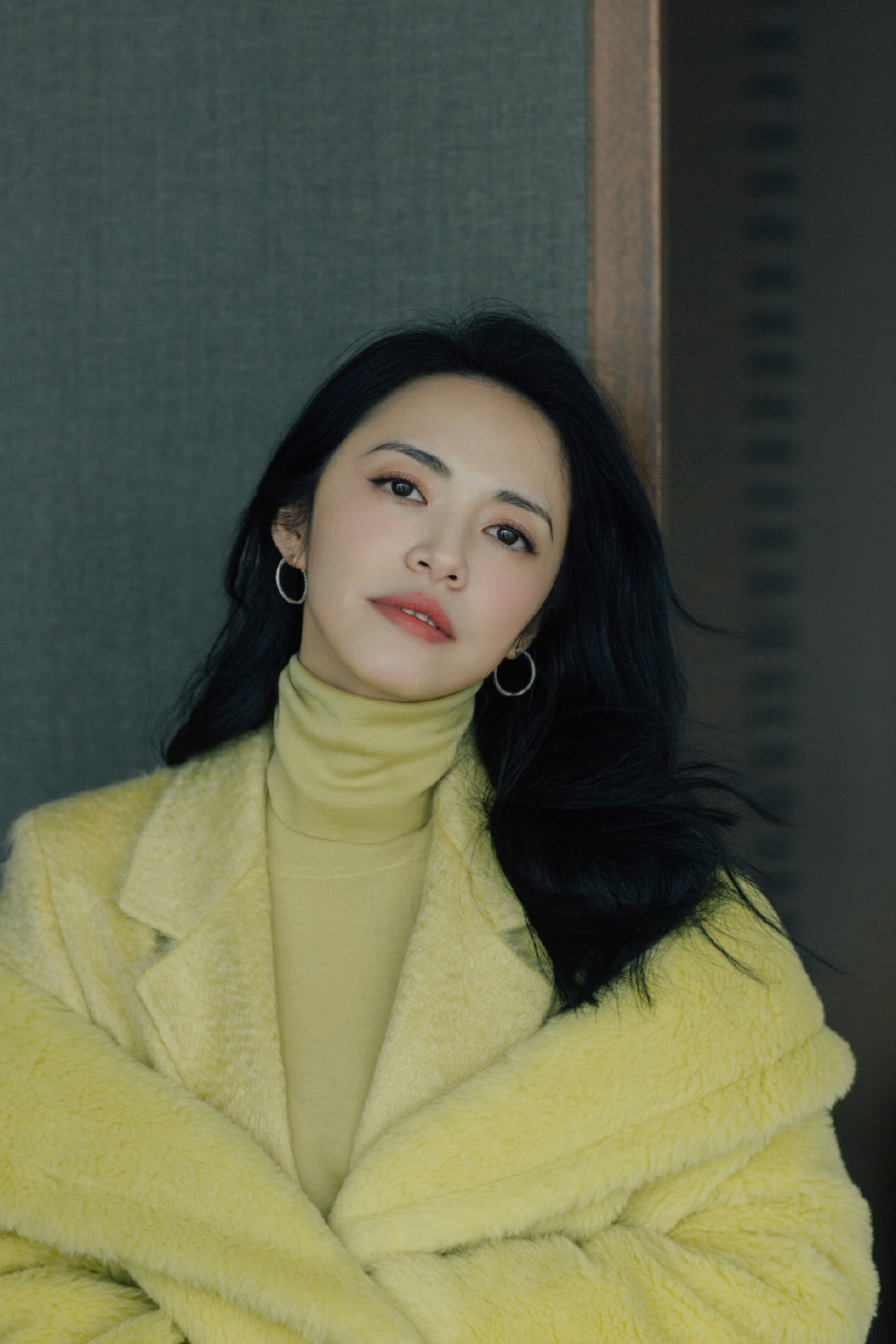 姚晨鹅黄色典雅写真图片36