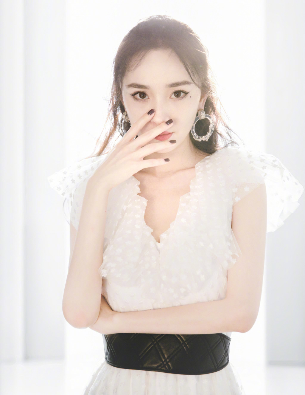 杨幂白色连衣裙超性感图片59