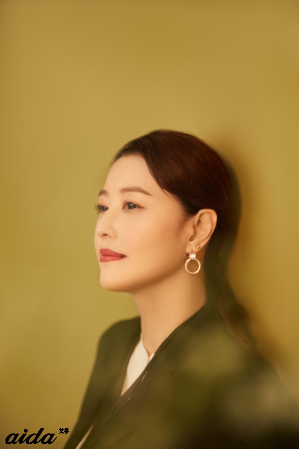 简介:周海媚优雅时尚写真图片,分享一组周海媚图片给大家,图中的明星