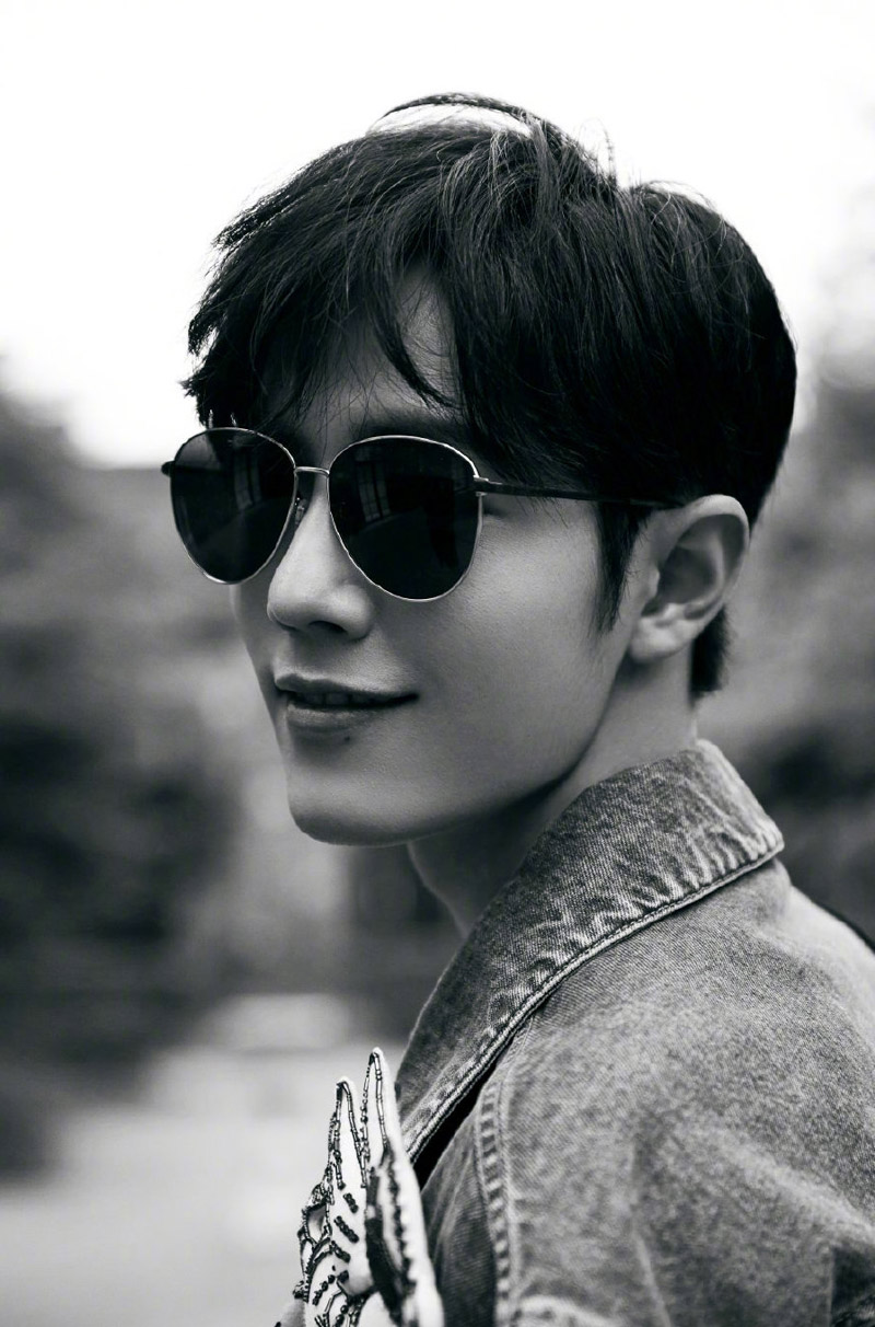 肖战复古风帅气写真图片29