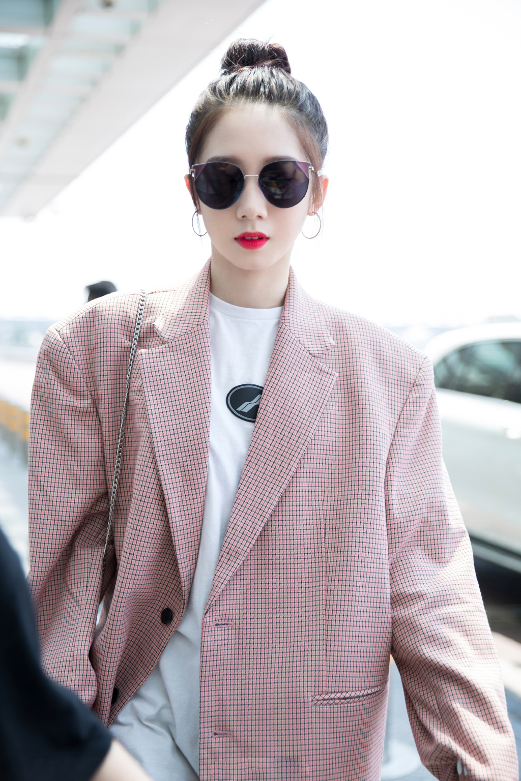 孟美岐西装墨镜酷帅机场街拍图片59