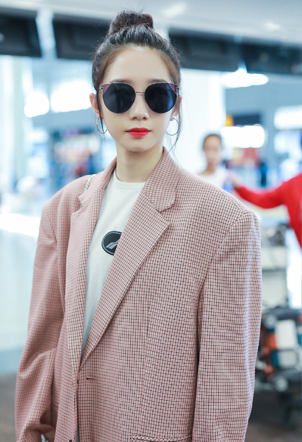 孟美岐西装墨镜酷帅机场街拍图片69