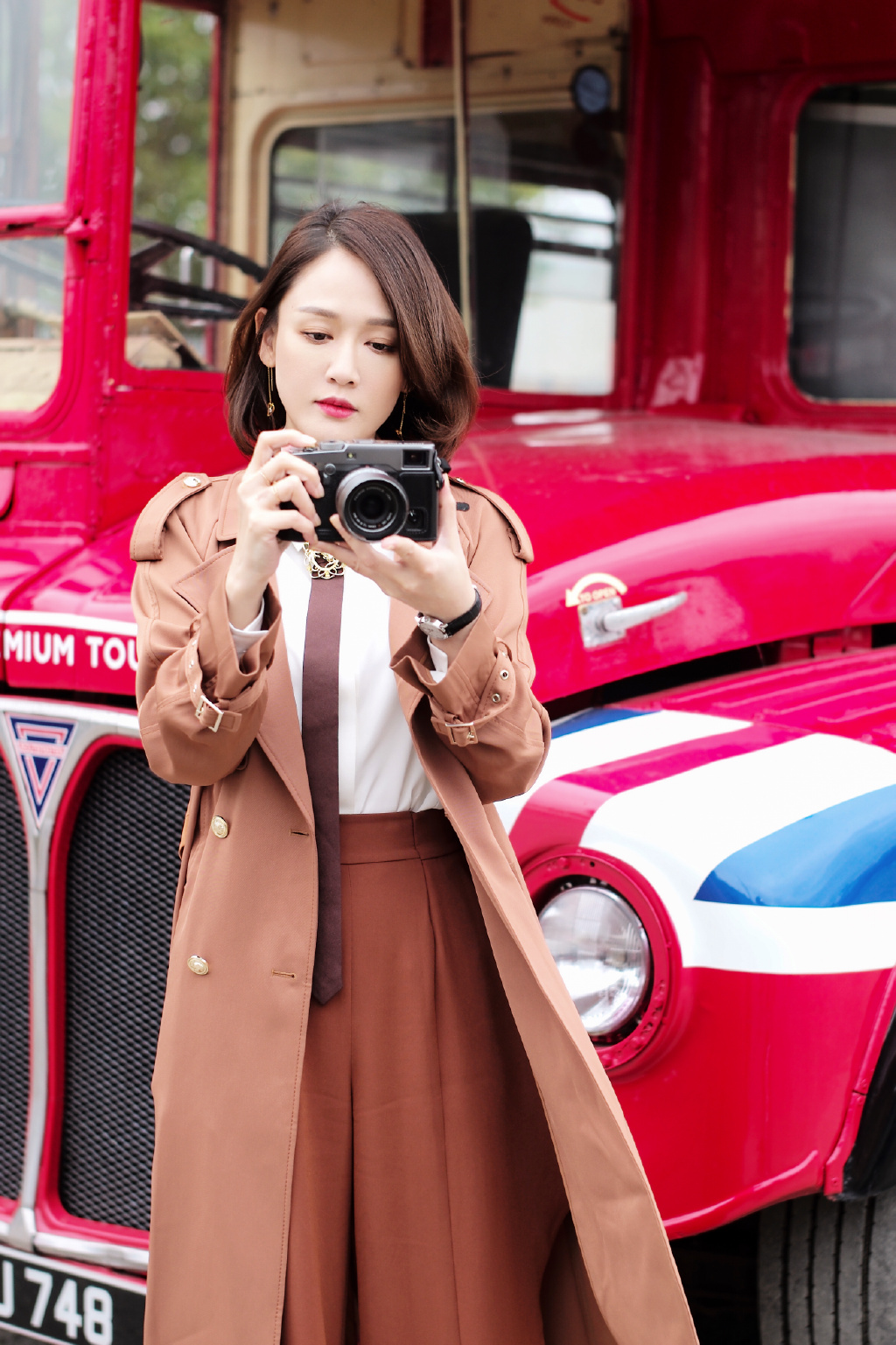 陈乔恩优雅风衣街拍图片77