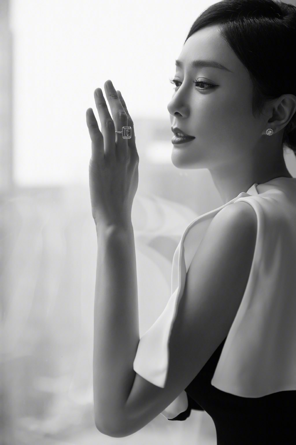 秦岚性感黑白写真图片25