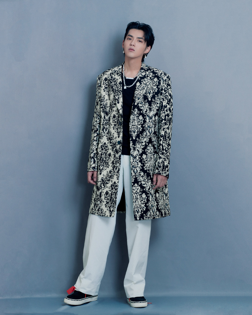吴亦凡廓形印花风衣帅气写真图片110