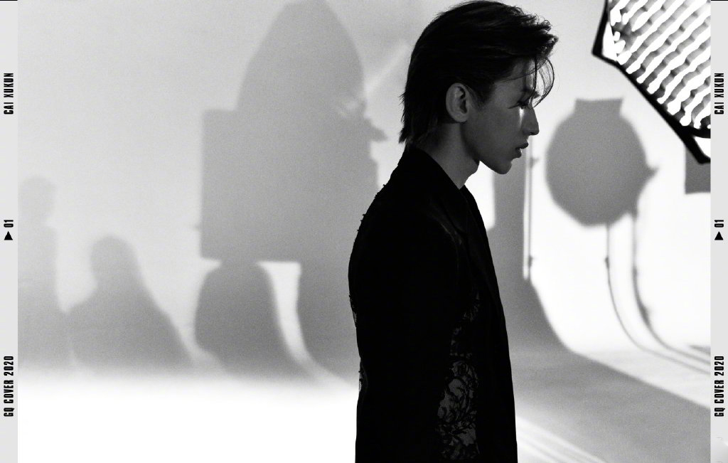 蔡徐坤黑白风格大片写真图片79