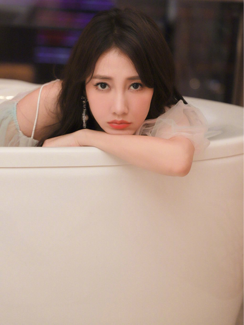 弦子粉色蕾丝礼服性感写真910