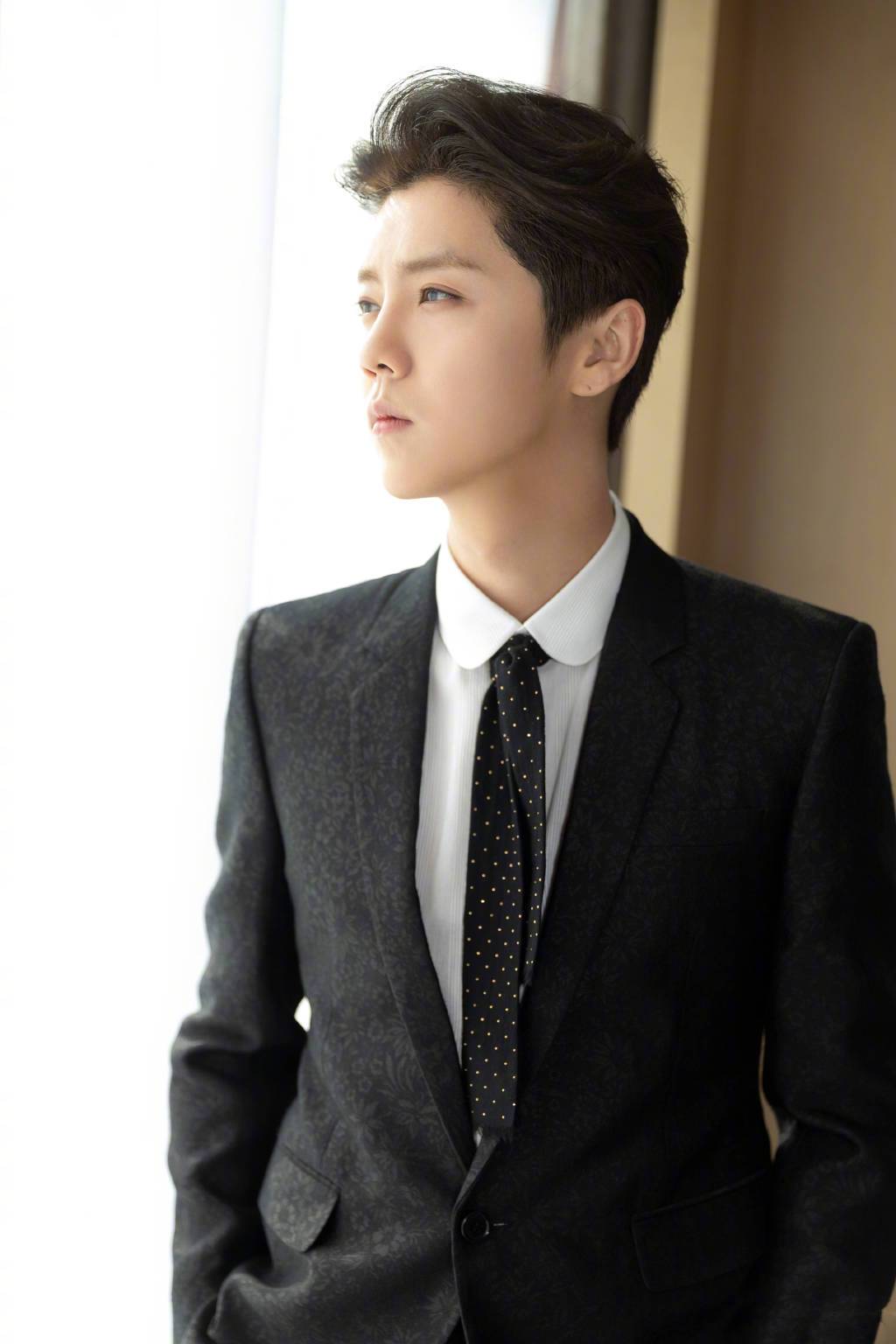 鹿晗精致帅气西装写真图片18