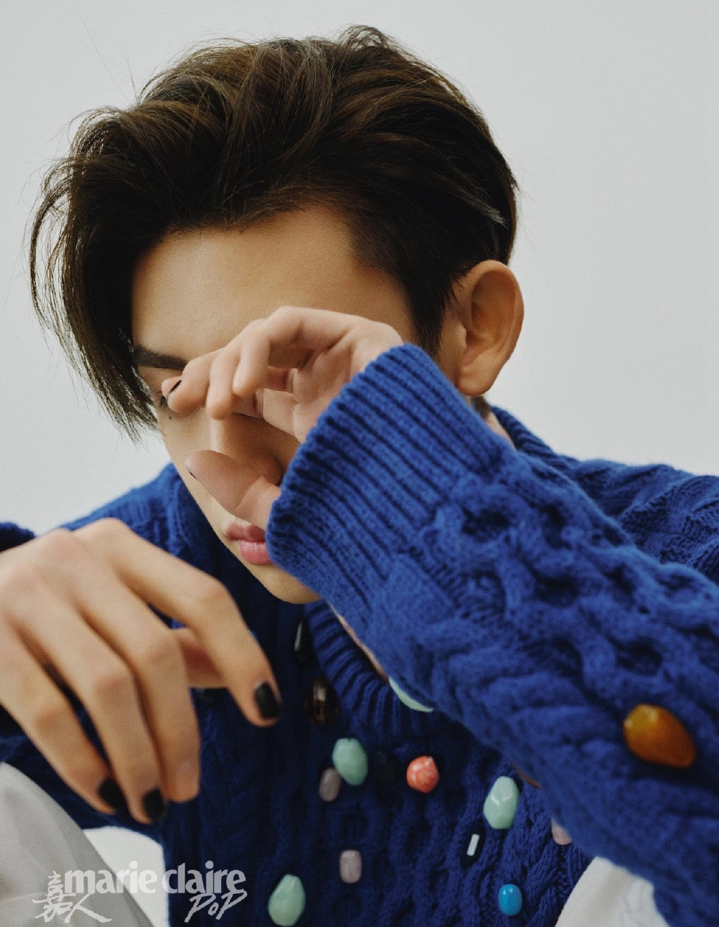 简介:小鬼王琳凯时尚帅气写真图片,分享一组王琳凯图片