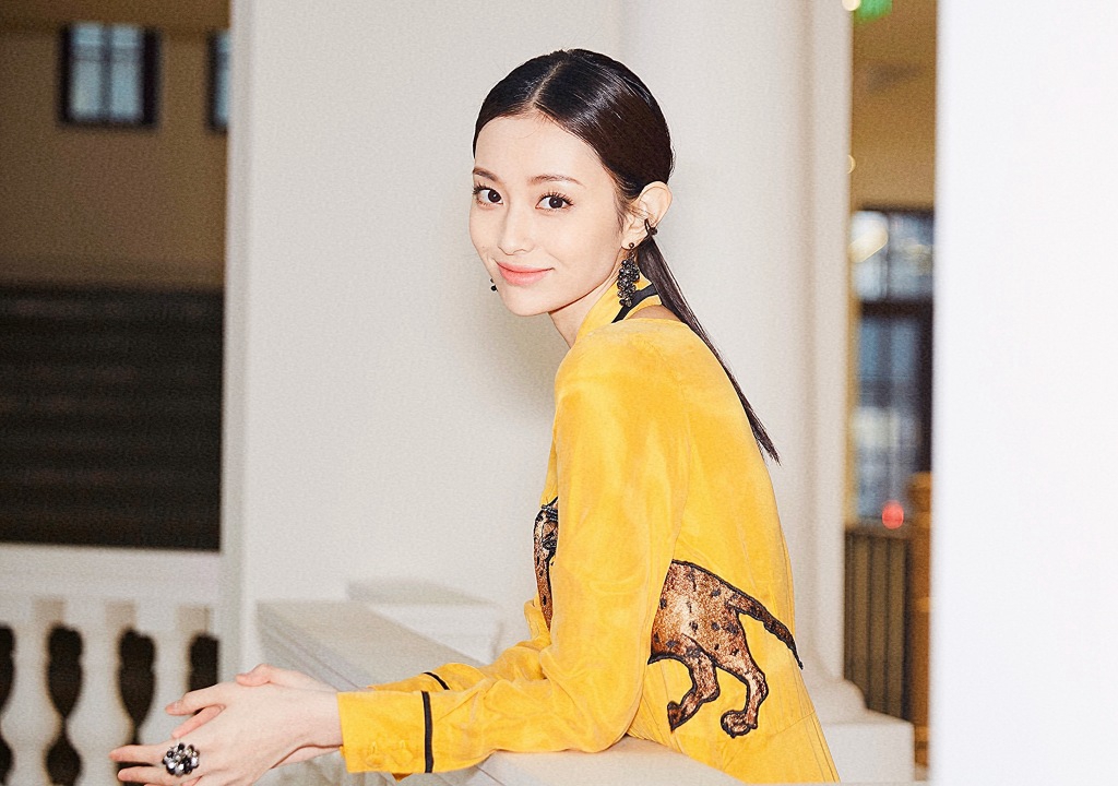 分享一组盖玥希图片给大家,图中的明星图片壁纸会点缀你的电脑桌面