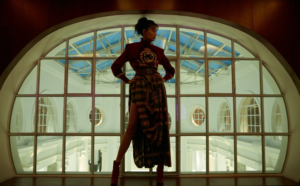 分享一组李斯羽图片给大家,图中的明星图片壁纸会点缀你的电脑桌面