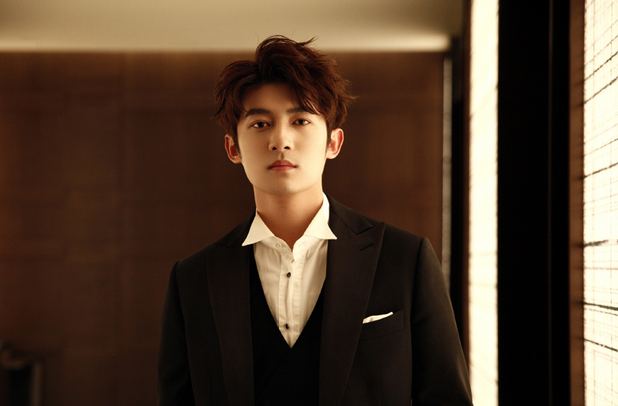 分享一组佟梦实图片给大家,图中的明星图片壁纸会点缀你的电脑桌面